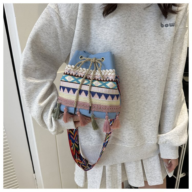 Women's Medium Canvas Geometric Ethnic Style Tassel String Bucket Bag display picture 38