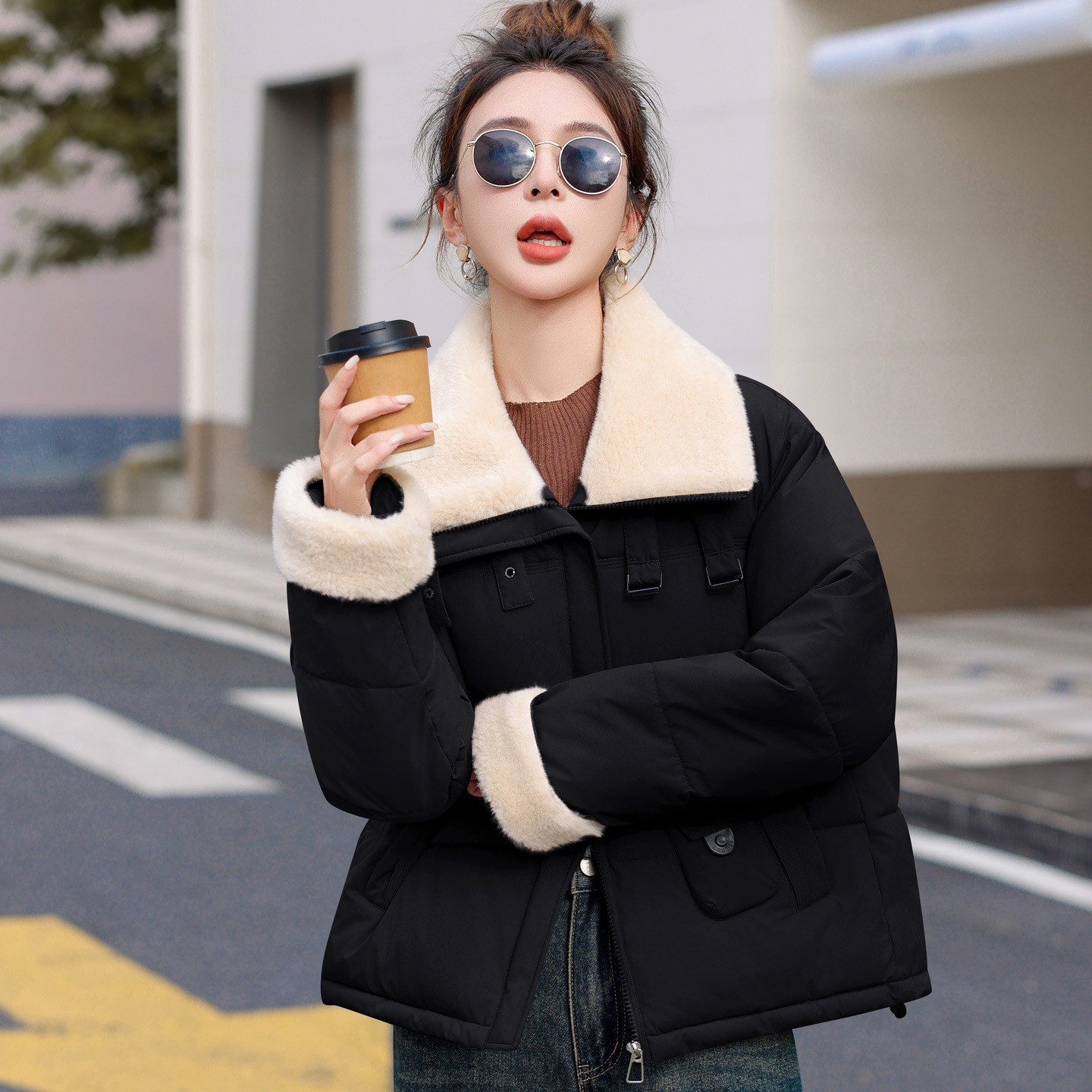 Spot 2025 invierno locomotora coreana estilo de viento casual suelto imitación de cordero calentamiento abrigo de algodón con solapa corta mujer image 8
