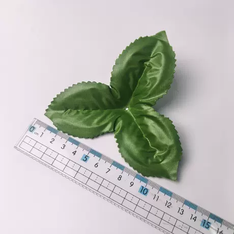 11.5cm green triangular leaves