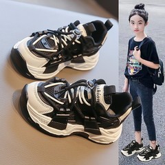 男の子のファッションのお父さんの靴2025春秋の新型の子供の運動靴の女の子のランニング靴の中で大きい子供のファッションのブランドは百合します。