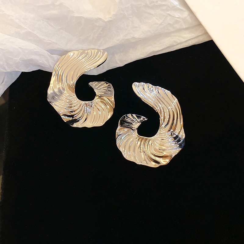 Nicho de diseño de plata amor geometría bola aguja de plata pendientes transfronterizos venta caliente minimalista viento frío fábrica de alto nivel image 44