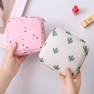 ��y�̋����ռ{���ɐ����°���y�W�����b���l������С���ռ{��Ů