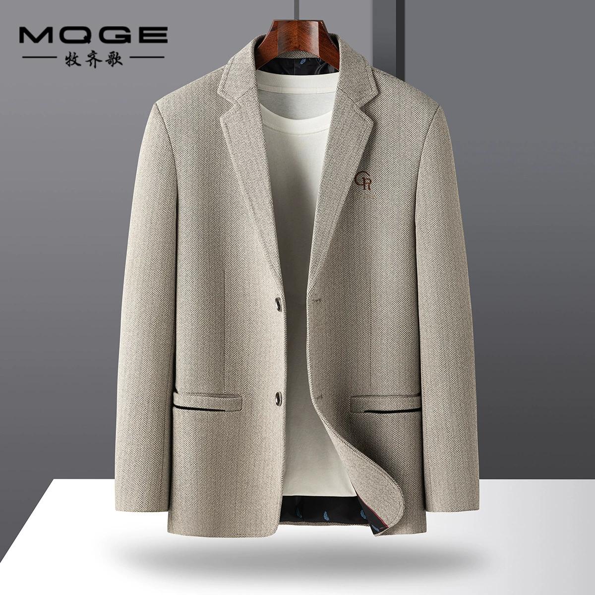 Мужской шерстяной костюм на весну-осень 2025: однобортный, на двух пуговицах, деловой повседневный, с вышивкой