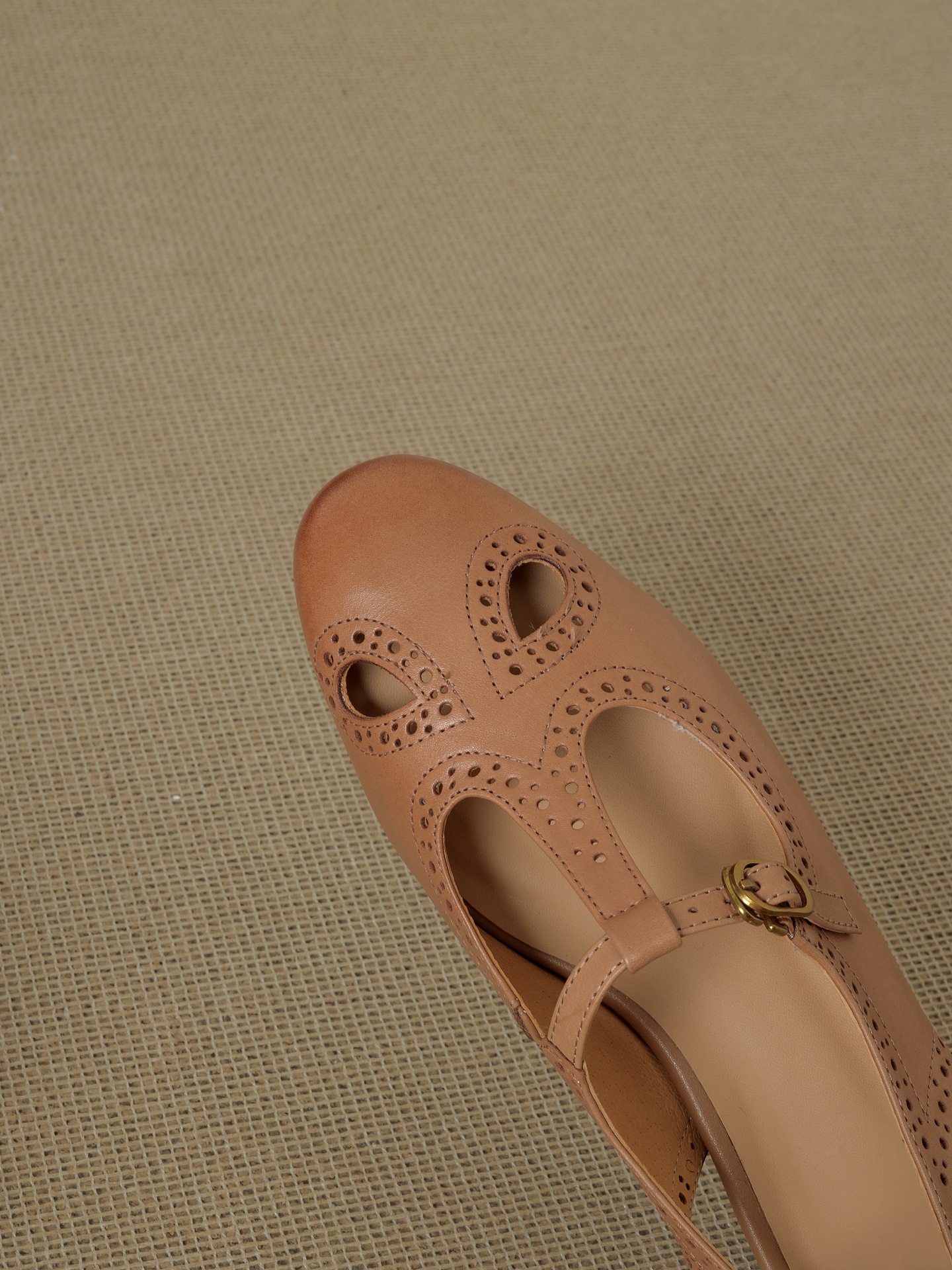 Sandal nữ quai ngang mũi kín da bò cổ điển gót thấp — màu nâu chi tiết 25