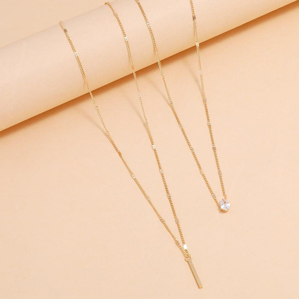 Collana a strati minimalista con catene delicate da donna_voghion.com