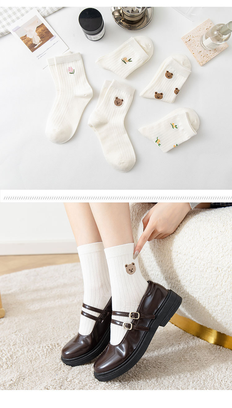 Simple White Cartoon Cute Bear Pure Cotton Medium Tube Ladies Cotton Socks display picture 2