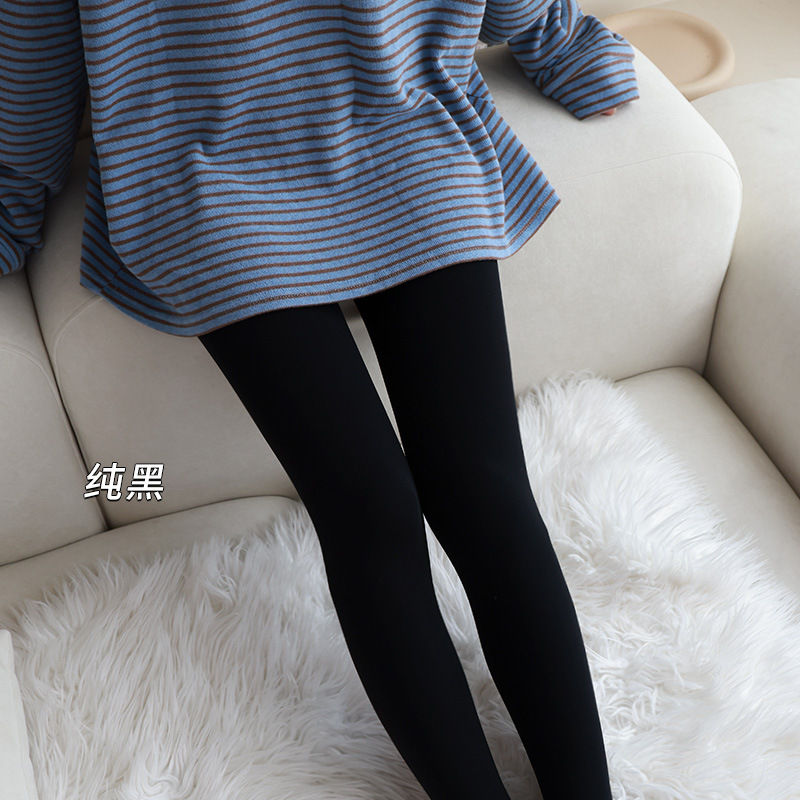 Pure black foot stepping average size