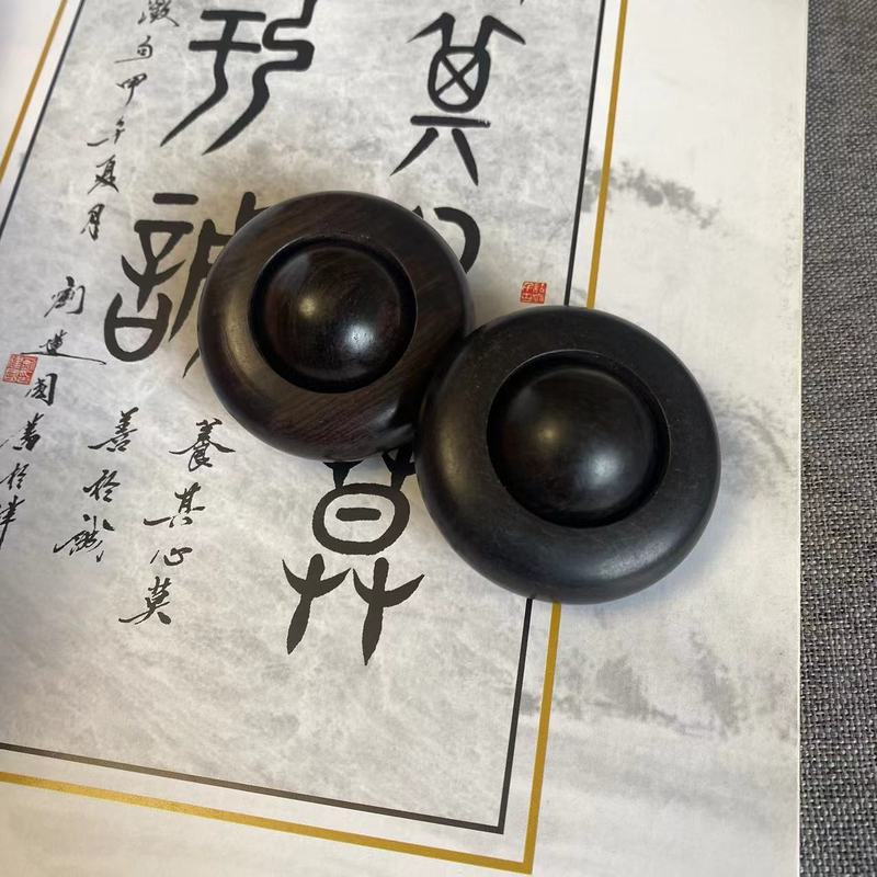 実木の解凍ハンドルは紫光檀の回転ボールを遊んでいます。|undefined