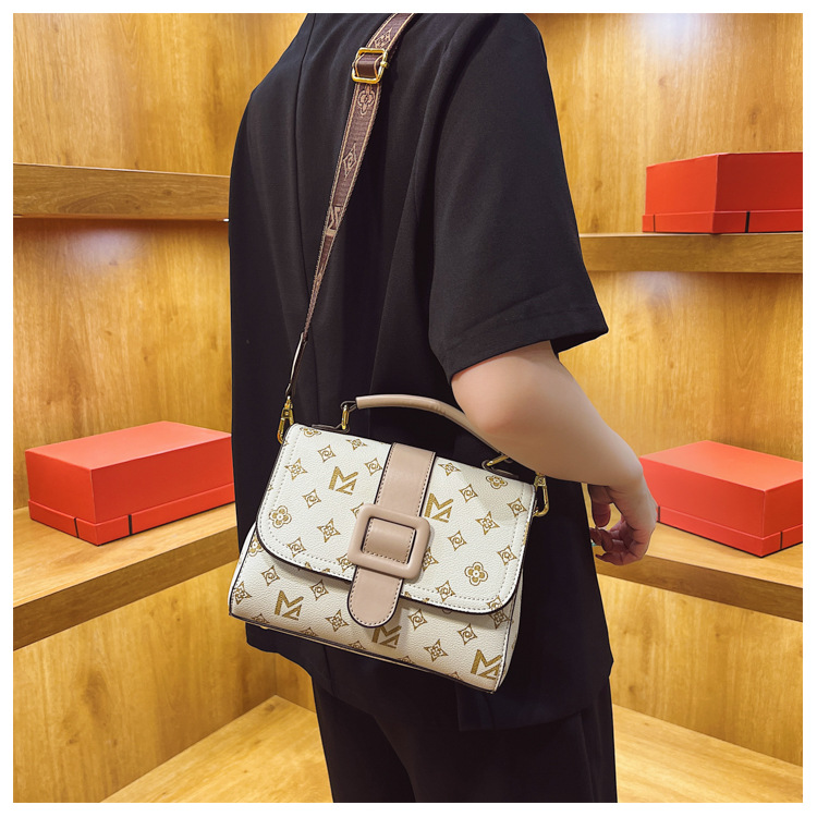 French niche design women's 2023 new fashion printed portable small square broadband one shoulder crossbody bag_voghion.com