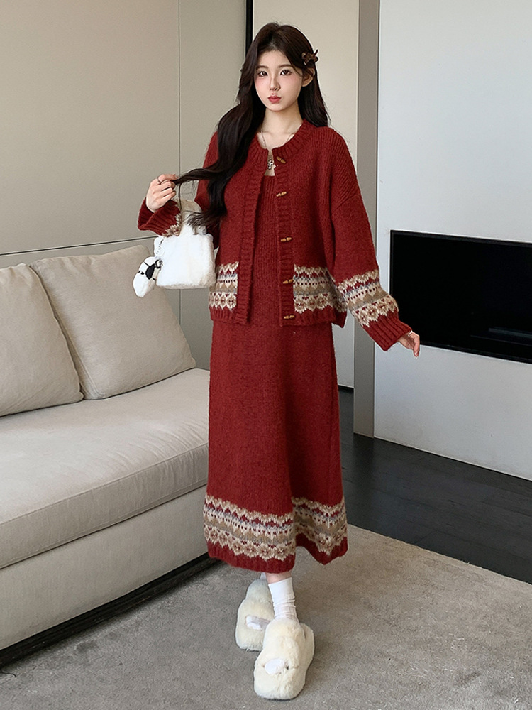 过年红色新年战袍秋冬女2025新款加厚针织开衫外套毛衣吊带裙套装