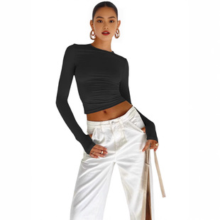 �W��Ů�b��ָ�ƶ������¿�T����ɫ�A�I��������������L������Ů