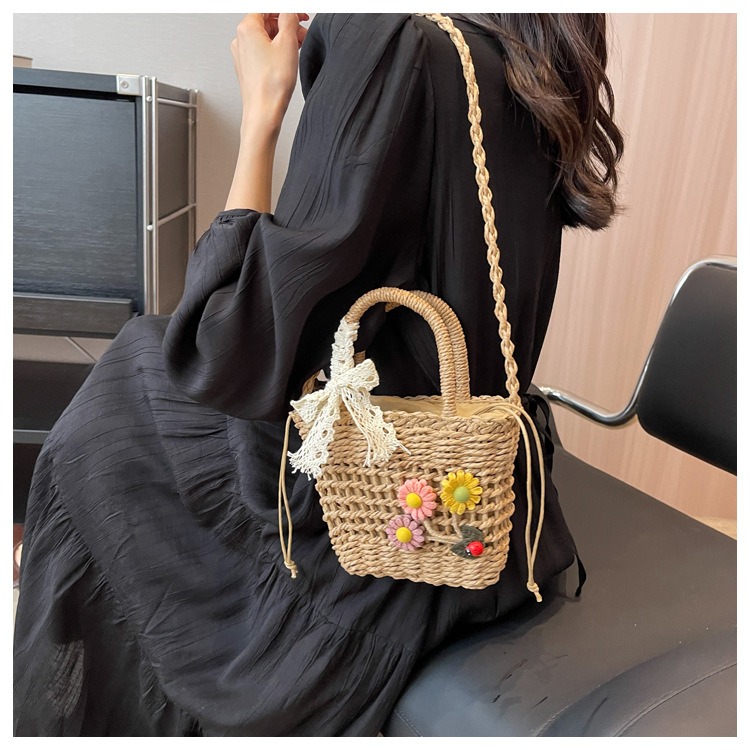 Women's Small Spring&Summer Straw Flower Vacation Beach Weave String Straw Bag display picture 6