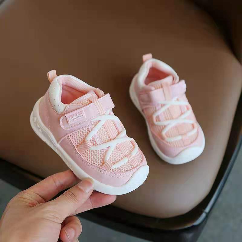 Nuevos zapatos de bebé de color puro de primavera y otoño de Punta cerrada zapatos de bebé de fondo suave para niños zapatos de velcro para niños zapatos de playa para bebés de moda
