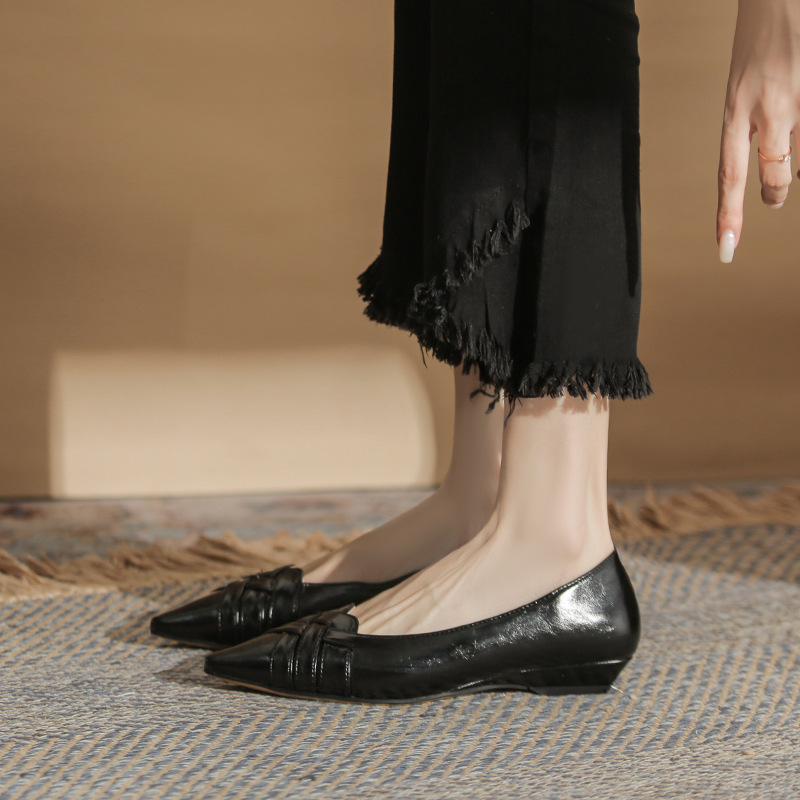 Giày cao gót nữ mũi nhọn gót wedge kiểu Pháp, gót thấp, miệng nông — màu đen