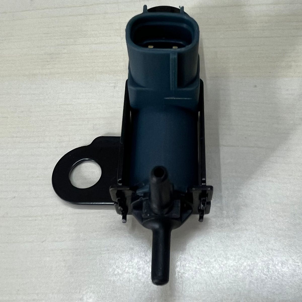 Suitable for Isuzu carbon canister solenoid valve vacuum switching valve 8-97352151-0 184600-4510 24V 4