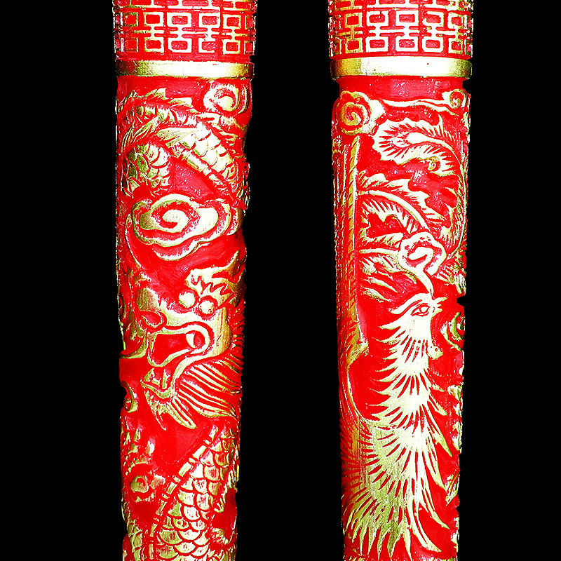 Wedding celebration supplies room decoration double happiness dragon and phoenix long candles bright red Chinese bridal chamber flower candles auspicious characters bowing to the altar facing candles