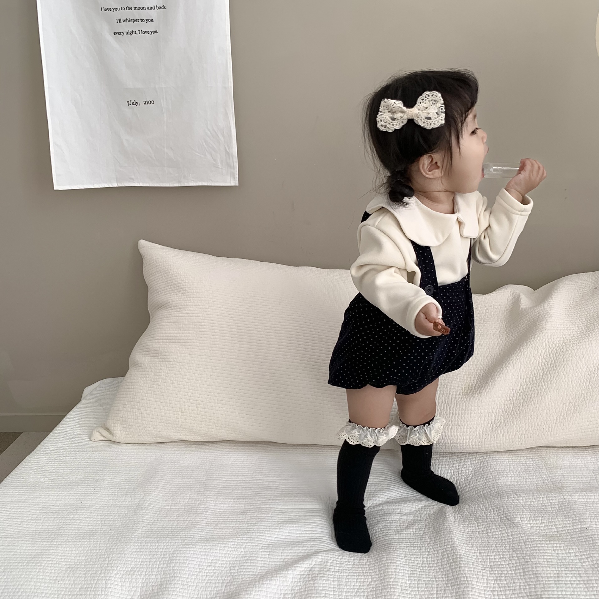 Conjunto de camisa y pantalones con tirantes para niñas, ropa infantil de estilo coreano, traje para salir de paseo para bebés en otoño e invierno.