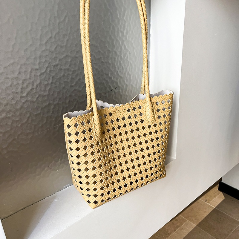 2026 Summer Niche Design Bucket Bag Handbag for Women, Trendy and Unique New Casual Vacation Style Shoulder Bag