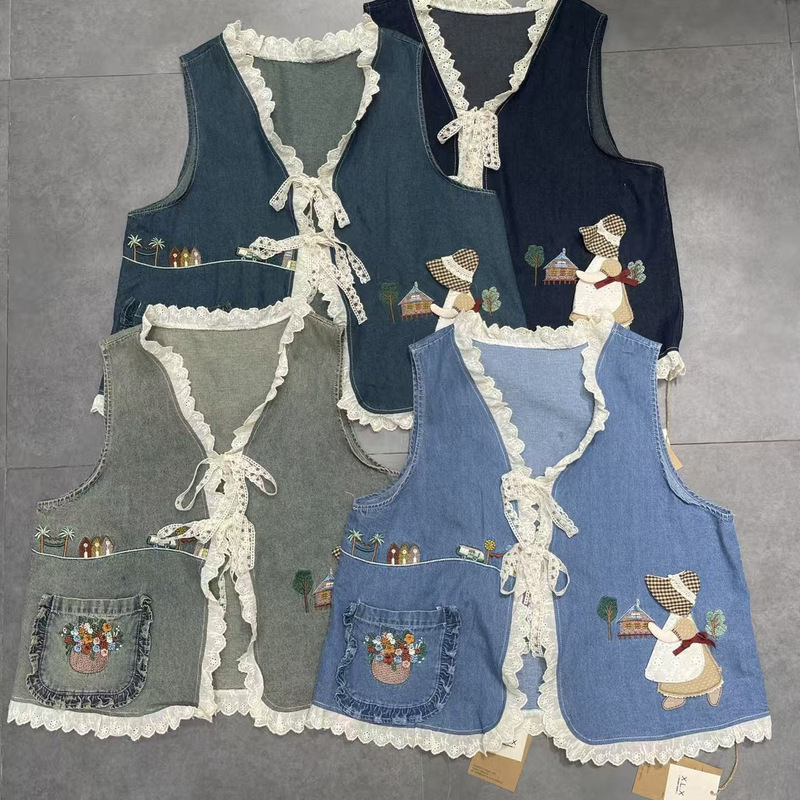 2026 Summer Gentle Style Three-Dimensional Floral Lace Vest, Transparent Sleeveless Cardigan, Strawberry Tie Layered Outerwear