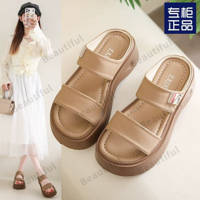 Женские летние шлепанцы на толстой подошве, увеличивающие рост, новая модель 2025 года, универсальные пляжные сандалии в стиле интернет-знаменитостей, подойдут к юбке.