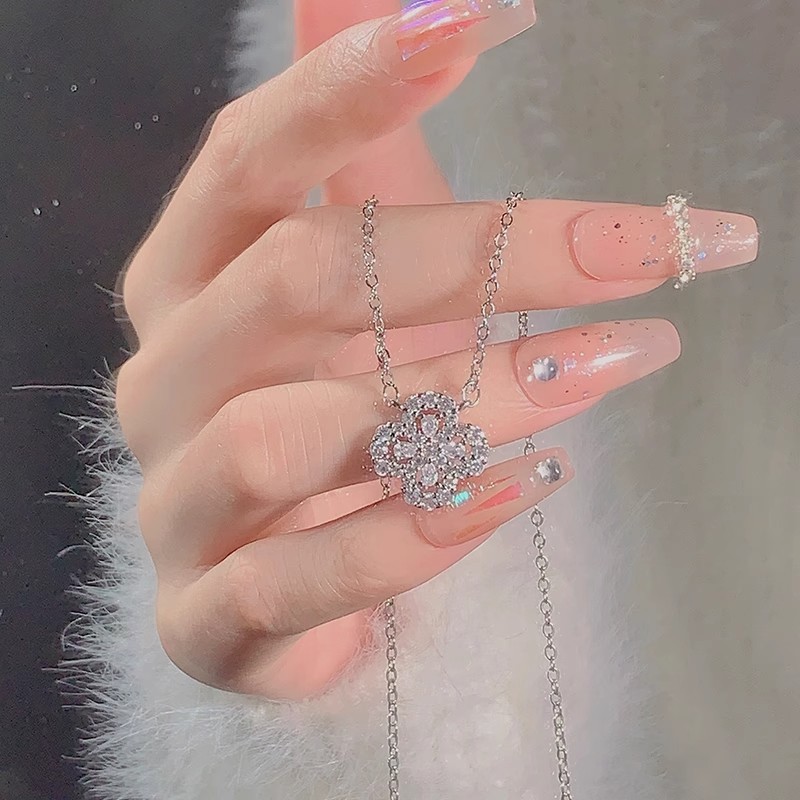 Full Four-Leaf Clover Necklace For Women, Light Luxury Niche Silver-Plated Water Drop Collarbone Chain, Elegant_voghion.com