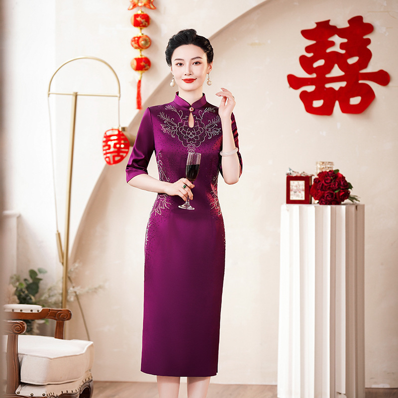 High-end happy mother-in-law wedding dress cheongsam evening dress noble young bride mother wedding dress Western style high-end High-end happy mother-in-law wedding dress cheongsam evening dress noble young bride mother wedding dress Western style high-end