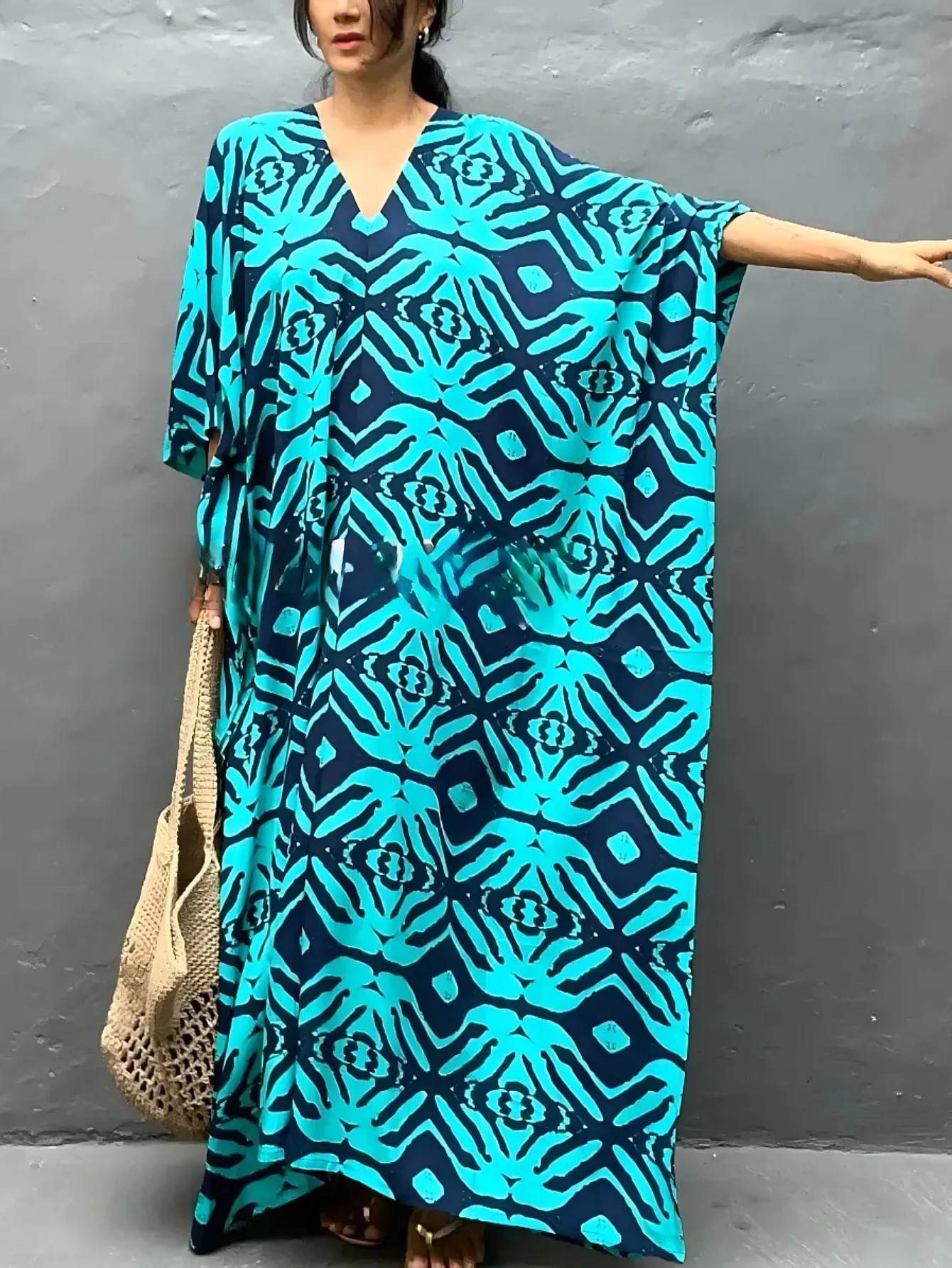 Blusa de playa con cuello en V de rayón europeo y americano transfronterizo, falda larga con mangas de murciélago de gran tamaño, traje de baño, camisa suelta de protección solar de vacaciones 25622