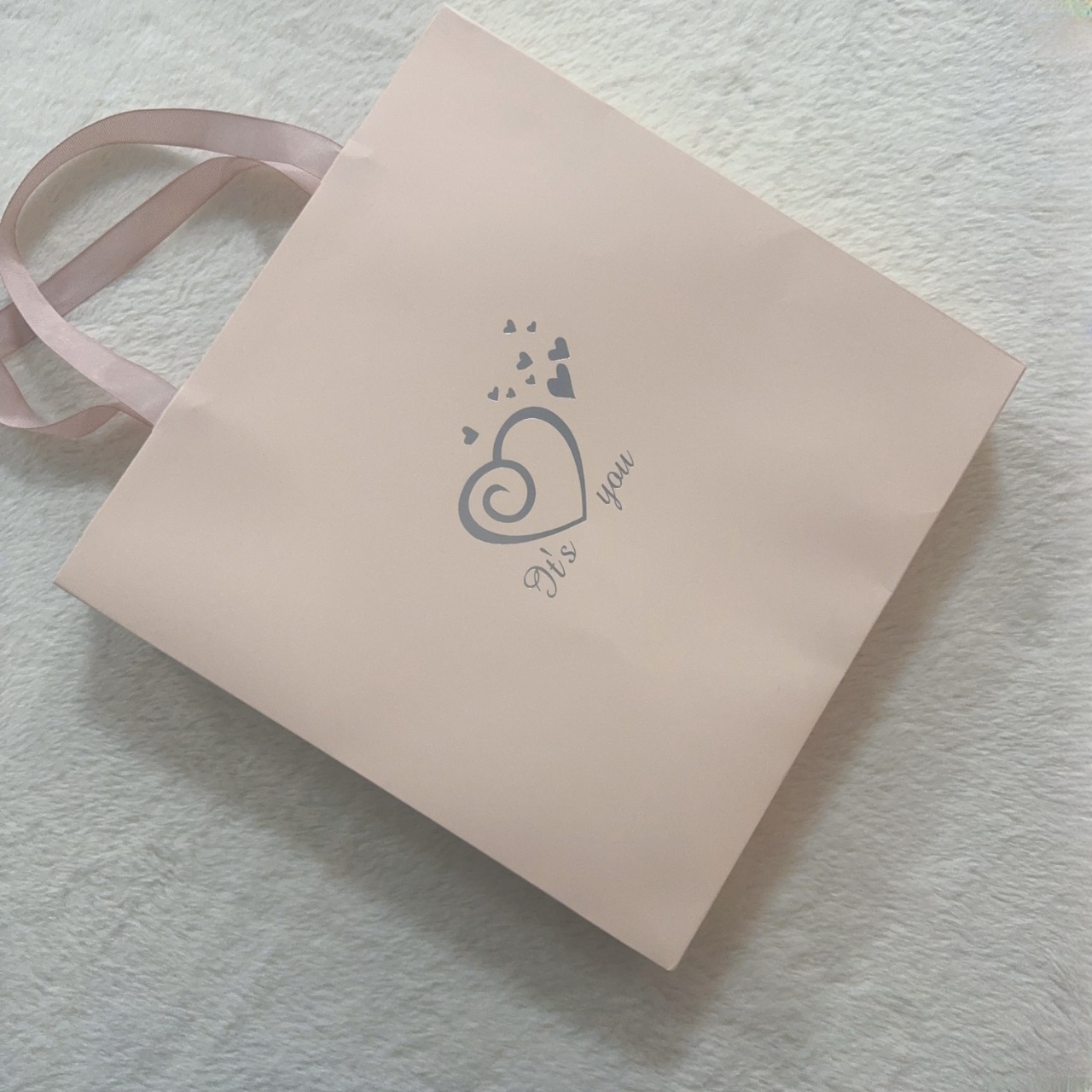 Handbag; details are introduced