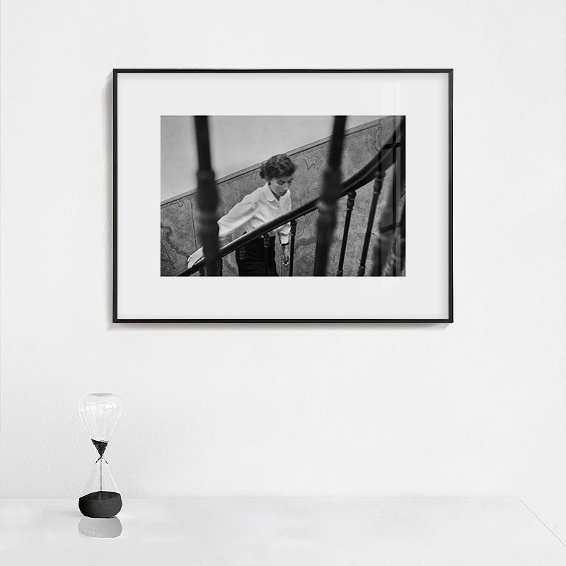 Black and white photo photography character minimalist industrial style living room decorative painting retro female niche study hanging painting oil painting