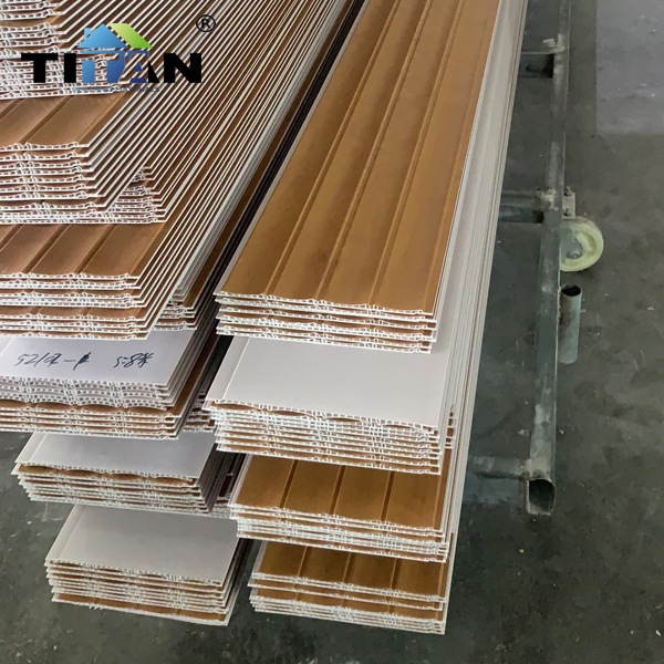 Tablero ondulado de exportación 2,8 kg/cuadrado Revestimiento de PVC 7mm * 25cm Techo de panel de pared