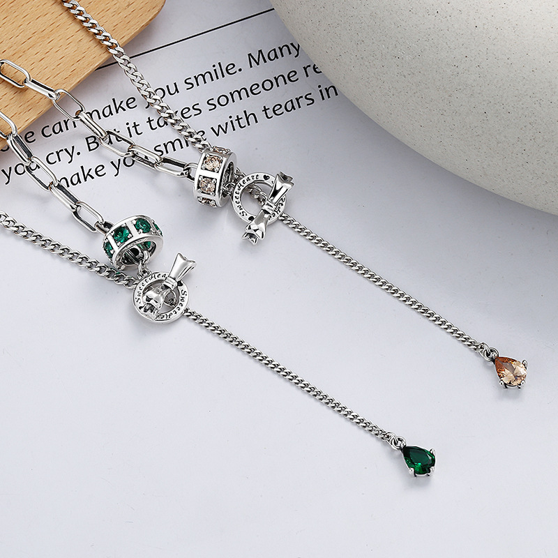 Pendant with zircon with bow with tassels