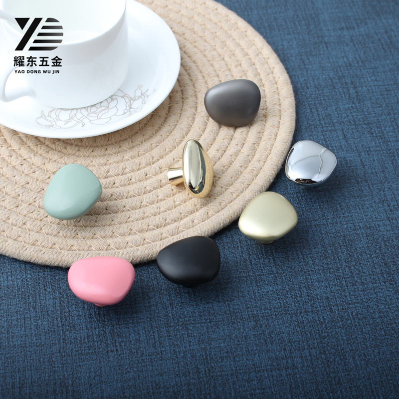 现代时尚新款高级感高端单孔拉手橱柜衣柜电视柜化妆桌通用小把手