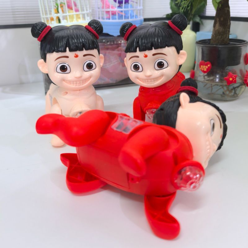 新款网红哪吒爬娃牵绳益智玩具电动发光音乐夜市摆摊抽象批发现货|undefined