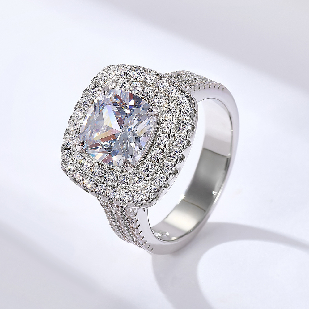 Anillo clásico de plata esterlina de lujo de diamantes para mujer Moda transfronteriza europea y americana con microincrustaciones de circón, lujo ligero, anillo de bodas de alta gama, joyas de mano