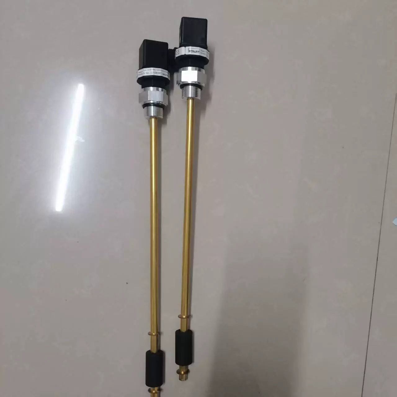 Переключатель уровня жидкости STAUFF SLTS-18-070-H41-L403-B12-G048-CB/2 оригинал