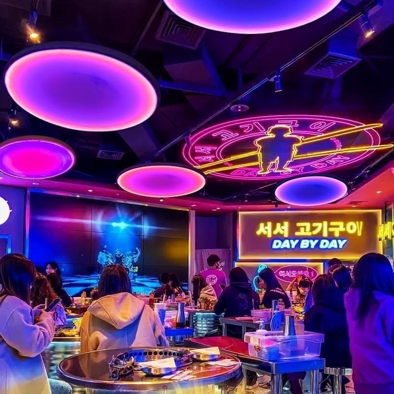 Luz de atmósfera creativa en línea, bar de música colorida, bar de barbacoa, parque de juegos, luces decorativas superiores.