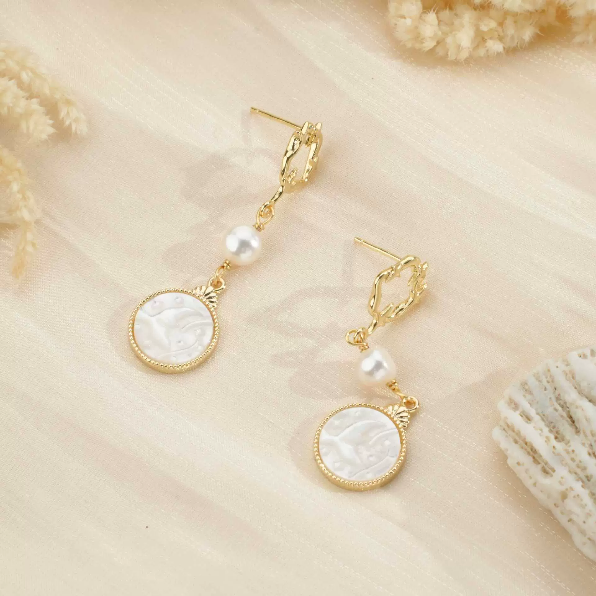 源头工厂天然淡水珍珠浮雕耳坠耳钉防水防敏饰品跨境批发爆款