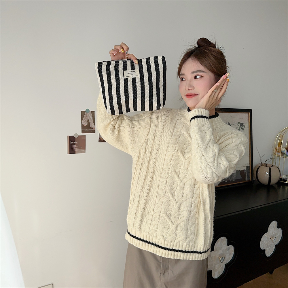 97g Weight Canvas Lining Material Zipper Closure Type / Strap Type Cosmetic Bag Bags Type Casual, Holiday Occasion Canvas Material Bag, Stripe Pattern All Seasons Season Women's Gender Streetwear Style Square Shape Medium Size Streetwear Bag Stripe Canvas Square Makeup Bags 30