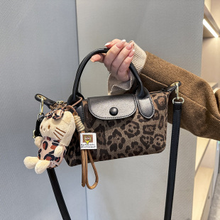 2025 new light luxury dragon inlaid cross-border suede popular leopard print hand-held one-shoulder cross-body women's bag contrasting color dumpling bag