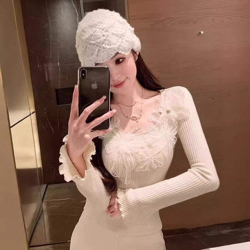 Lace Floral Fur Inner Layer with Flared Sleeves, Women's Spring, Autumn, and Winter Elegant and High-End Slim-Fit Waist-Cinching Top Lace Floral Fur Inner Layer with Flared Sleeves, Women's Spring, Autumn, and Winter Elegant and High-End Slim-Fit Waist-Cinching Top