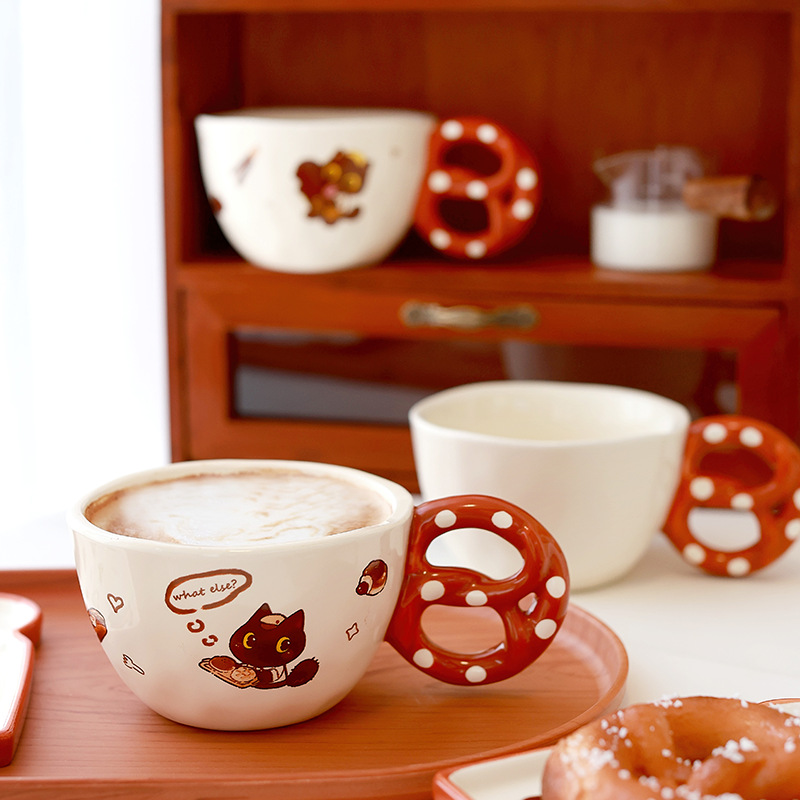 Taza de cerámica artística para tomar café en casa para niñas 2025 nueva taza y platillo de café de la serie de pan lindo