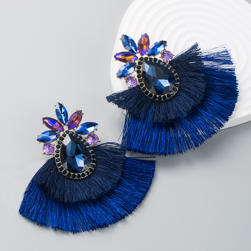 Boucles D&#39;oreilles À Pompon À Double Couche En Strass De Couleur Incrustées D&#39;alliage Bohème De Mode display picture 3