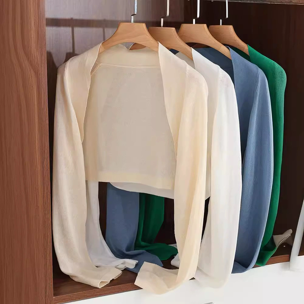 Маленький вязаный свитер без рукавов во французском стиле для женщин, лето и осень 2025 года, новый стиль с платьем-бретелькой, облегающий крой, высокая талия, верхняя одежда с длинными рукавами, тонкая для женщин.