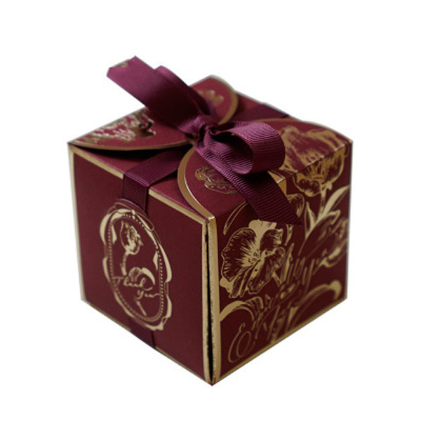 Embalaje exquisito caja de dulces de boda de alta calidad Tulipan estampado en oro simple caja de dulces regalo de boda regalo de acompañante de alto nivel