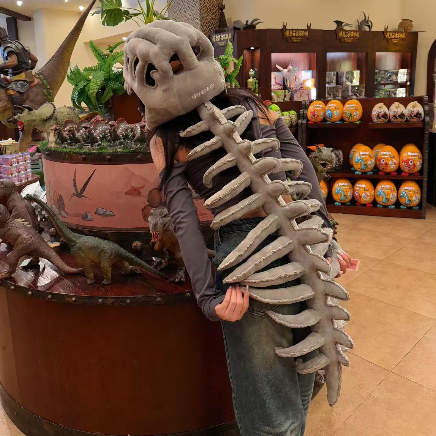 鹿晗同中华恐龙骨头套装扮毛绒玩具表演服搞怪恐龙外骨骼玩偶