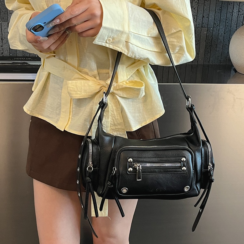 Retro ocio de gran capacidad multibolsillo mochila 2026 primavera nueva motocicleta de chicas calientes bolso de hombro personalizado
