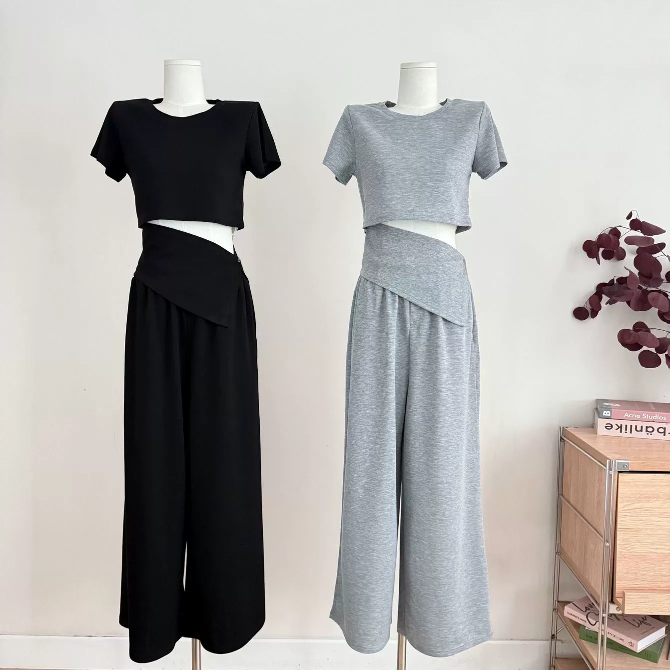 Сексуальный модный женский костюм нестандартной формы с открытой талией летом, короткая футболка из двух частей + широкие брюки с высокой талией