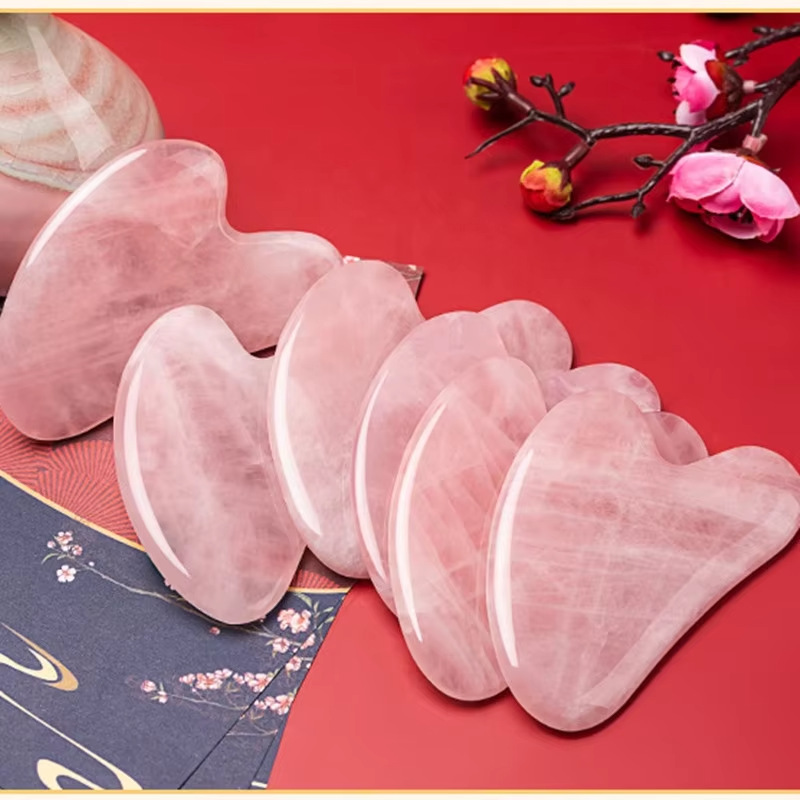 Herramientas faciales Guasha al por mayor, set de masajeador con rodillo de jade, masajeador natural de cristal rosa en forma de corazón. image 4