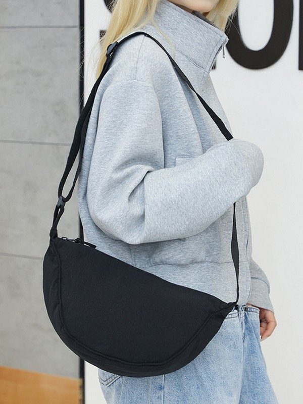 Bolso bandolera de nailon para mujer, nuevo bolso tipo dumpling de moda, bolso de hombro pequeño deportivo ligero, bolso de hombro informal ligero de estilo japonés.