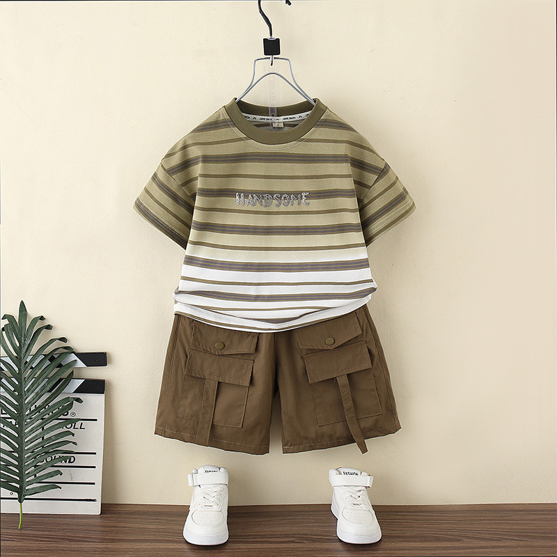7379 traje de verano para niños 2025 nuevo estilo guapo bebé delgado verano estilo occidental niños manga corta de dos piezas marea